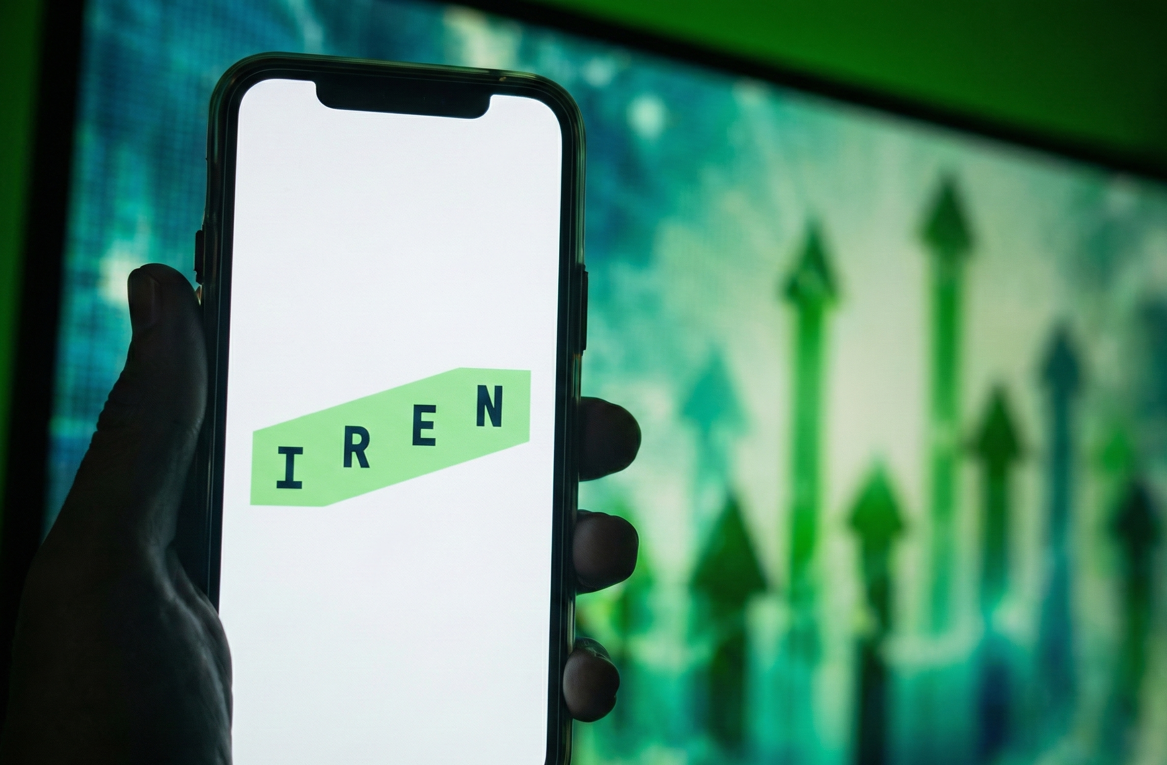 IREN Rebounds 7% After $3.6B Fundraising Announcement