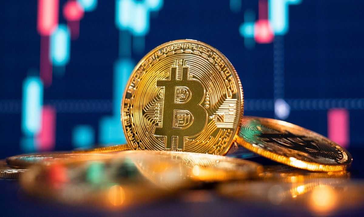 Bitcoin Rebounds Toward $105K After Sharp Drop Amid Economic Concerns