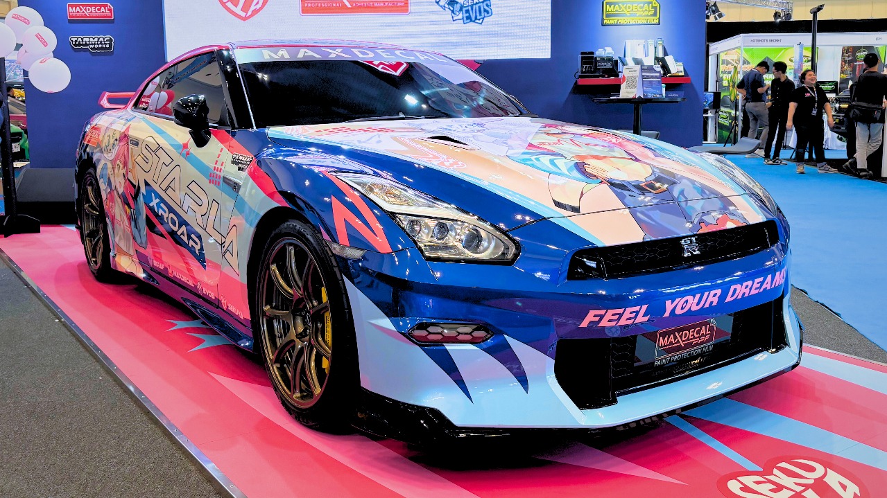 SekuyaEVOS x Maxdecal Presents Starla x Roar Livery on Nissan GT-R R35 at IMX 2025