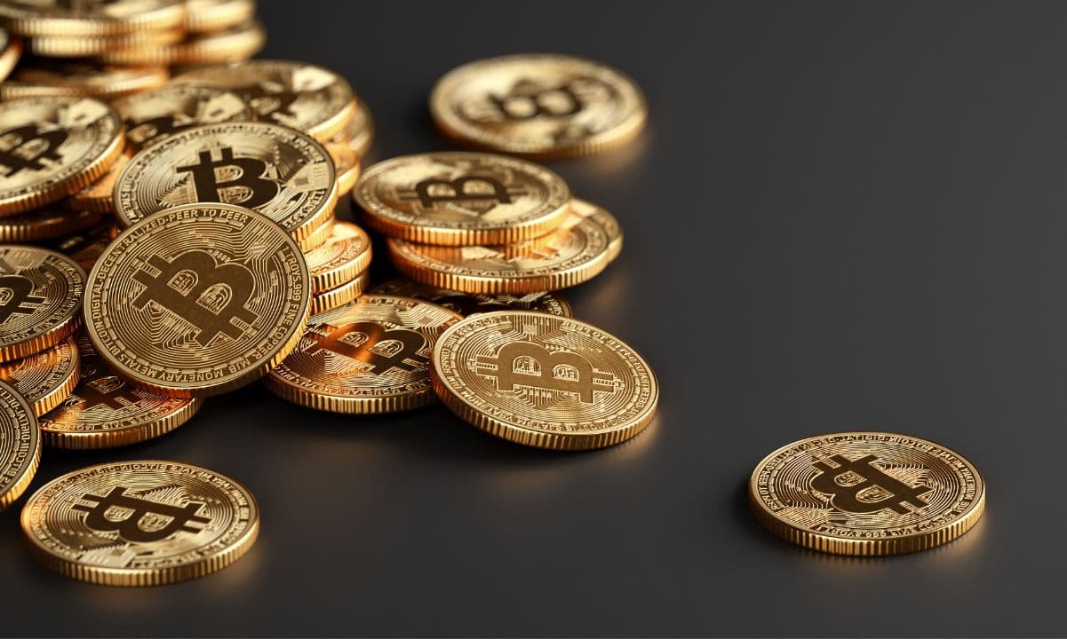 Bitcoin Long-Term Holders Show Early Capitulation Signals