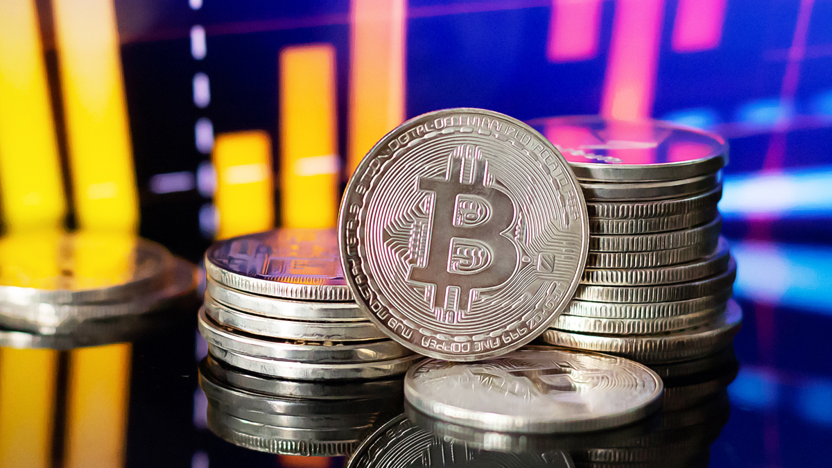 Critics Challenge Bitcoin’s Future with Stark Warnings