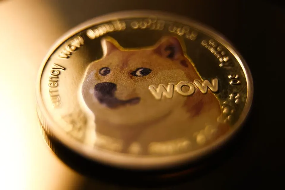 Grayscale’s Dogecoin and XRP ETFs Cleared to List on NYSE, Chainlink ETF Nears Launch