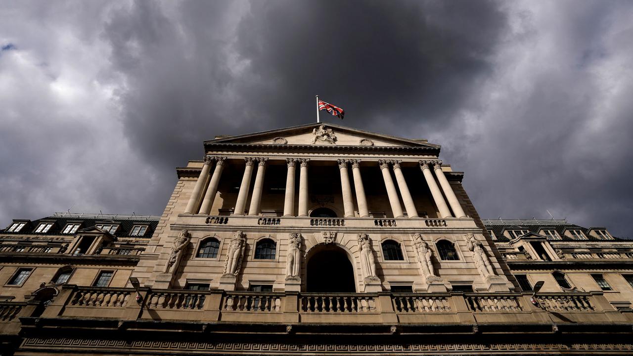Bank of England Cuts Interest Rates to 3.75% After Narrow Vote