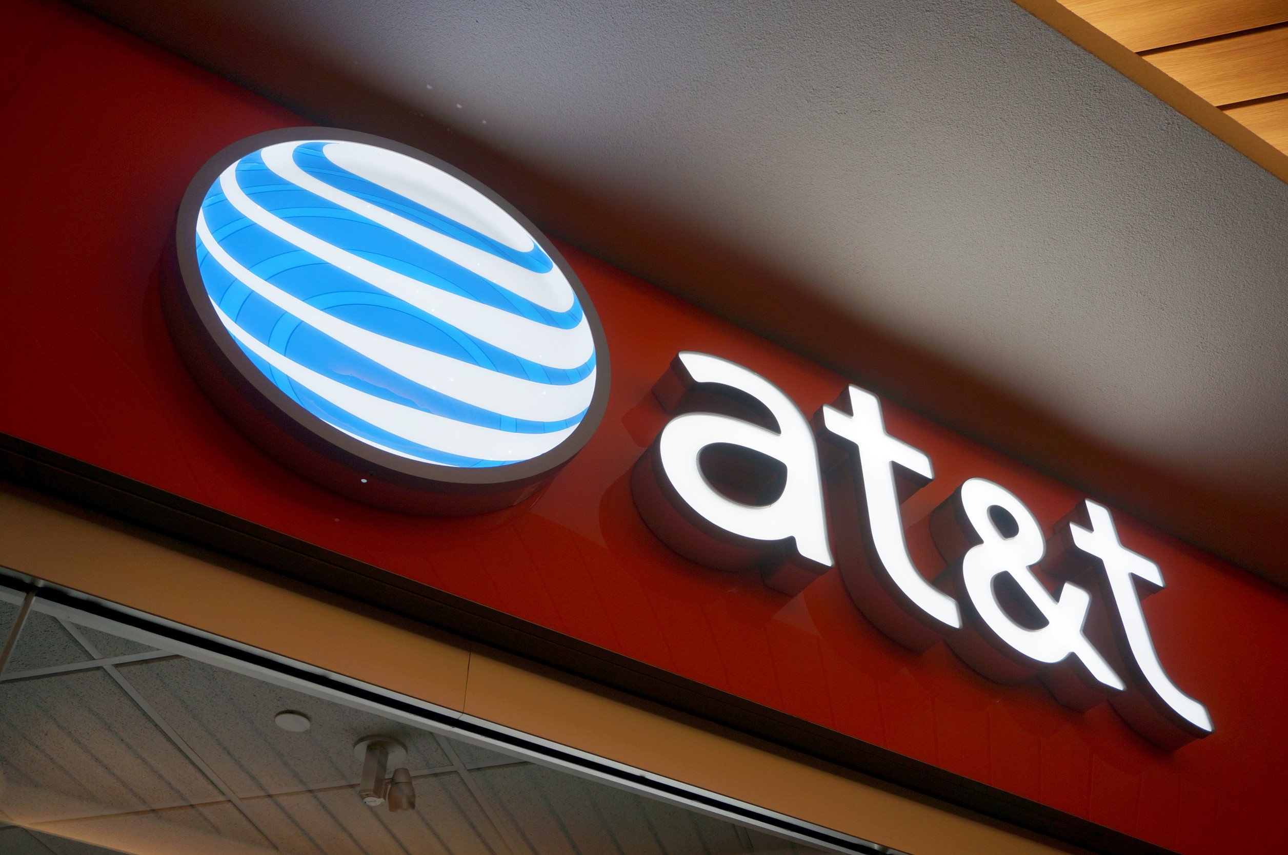 AT&T’s Dividend Standoff: Yield Stability or Another Cut Waiting to Happen?