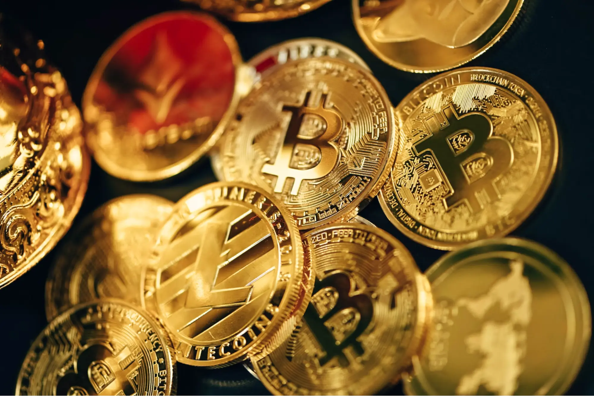 Crypto Prices Shake Up: Bitcoin Gains, Ethereum and BNB Drop! Top Gainers Revealed!