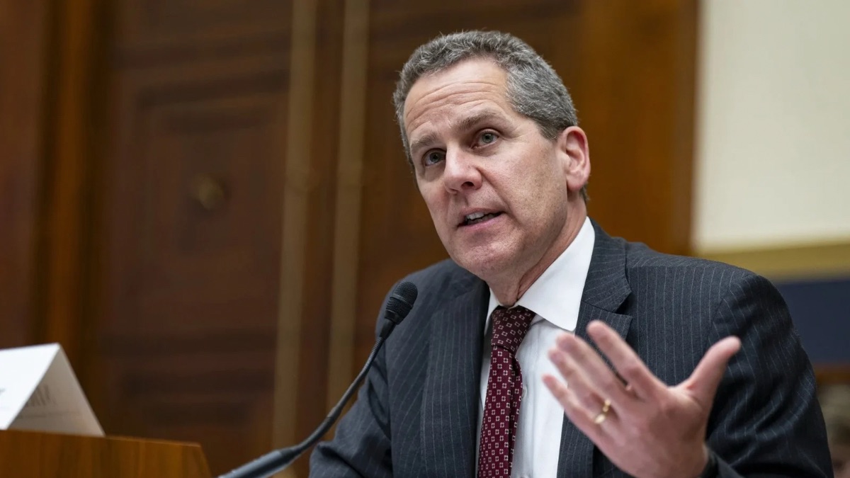 Michael Barr Announces Resignation, Signals Pause in New Regulations