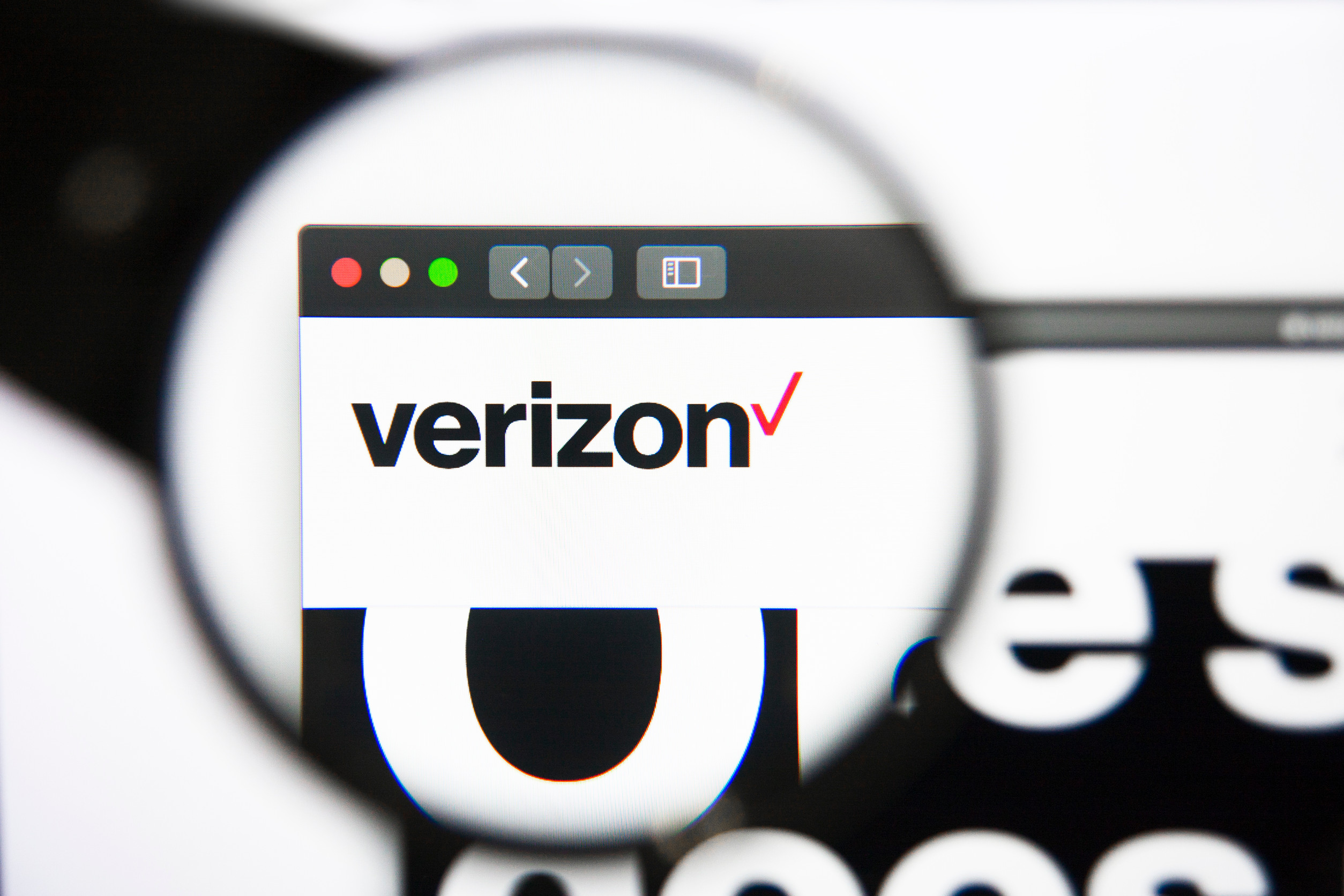 Telecom Giant Verizon (VZ) Sees Stock Fall as Subscriber Growth Slows