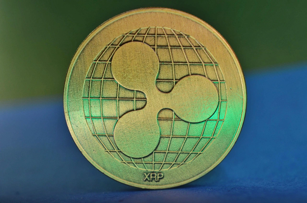 XRP Price: Fear Peaks as Buy Signals Flash Across Charts
