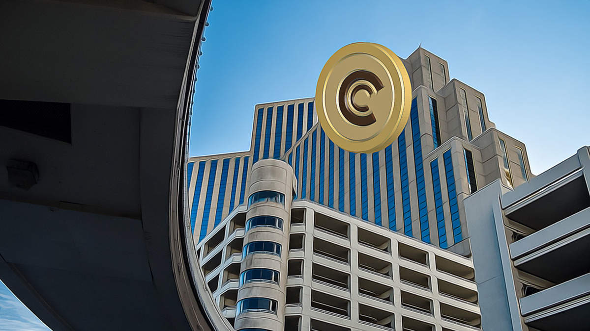 Bitcoin Holds Steady While Gold Shines