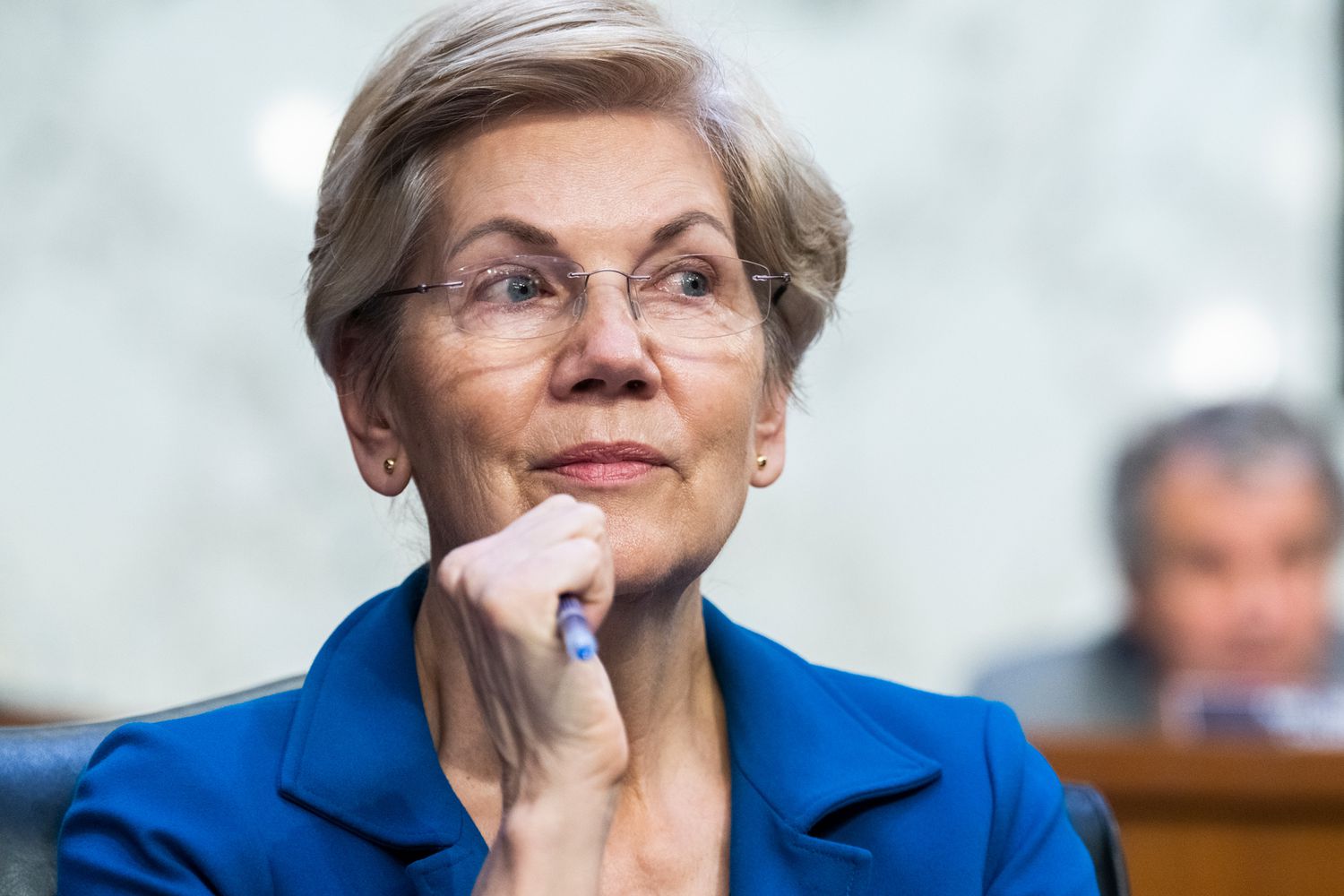 Elizabeth Warren Slams Trump’s Stablecoin Agenda, Calls for Congressional Action
