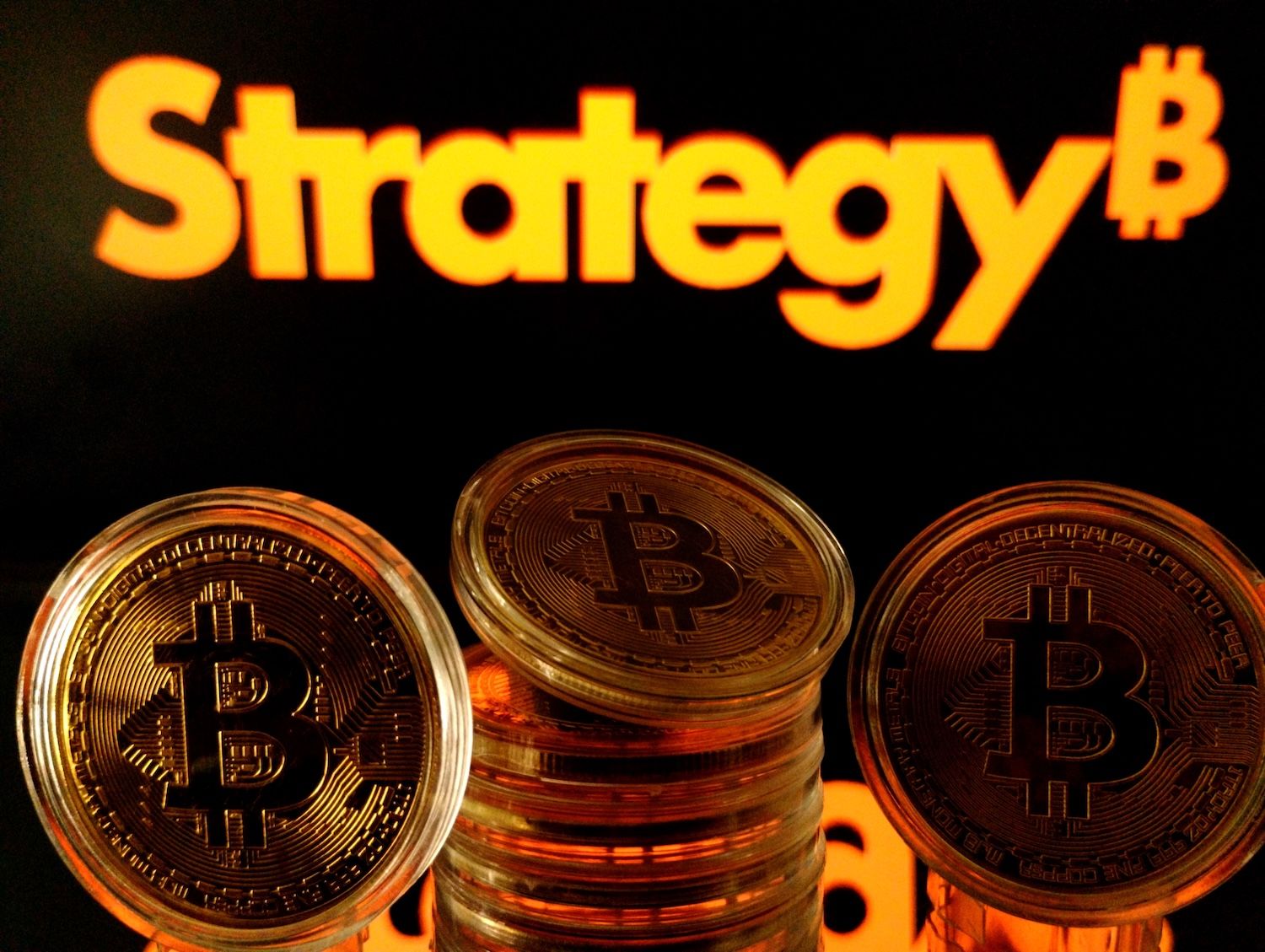 Saylor Says 3.3% Bitcoin Growth Can Keep Strategy Dividends Alive
