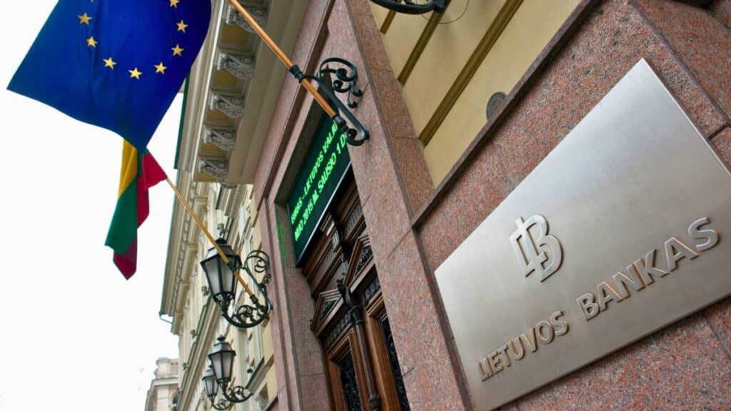 Lithuania warns Crypto firms to get licensed by December 31