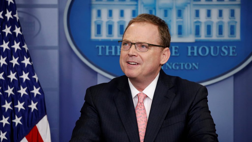 The Strongest Candidate for the Fed Chair Spoke About the US Economy – “Interest Rate Cuts Are Lagging”