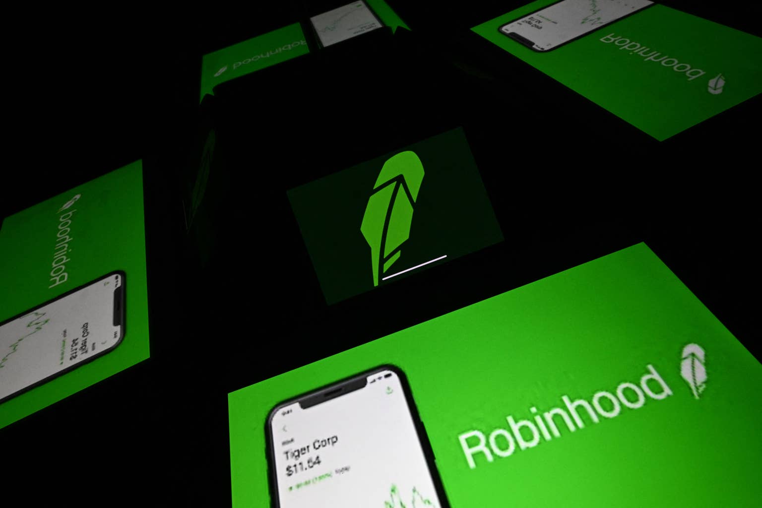 Robinhood CFO sells shares amid market downturn