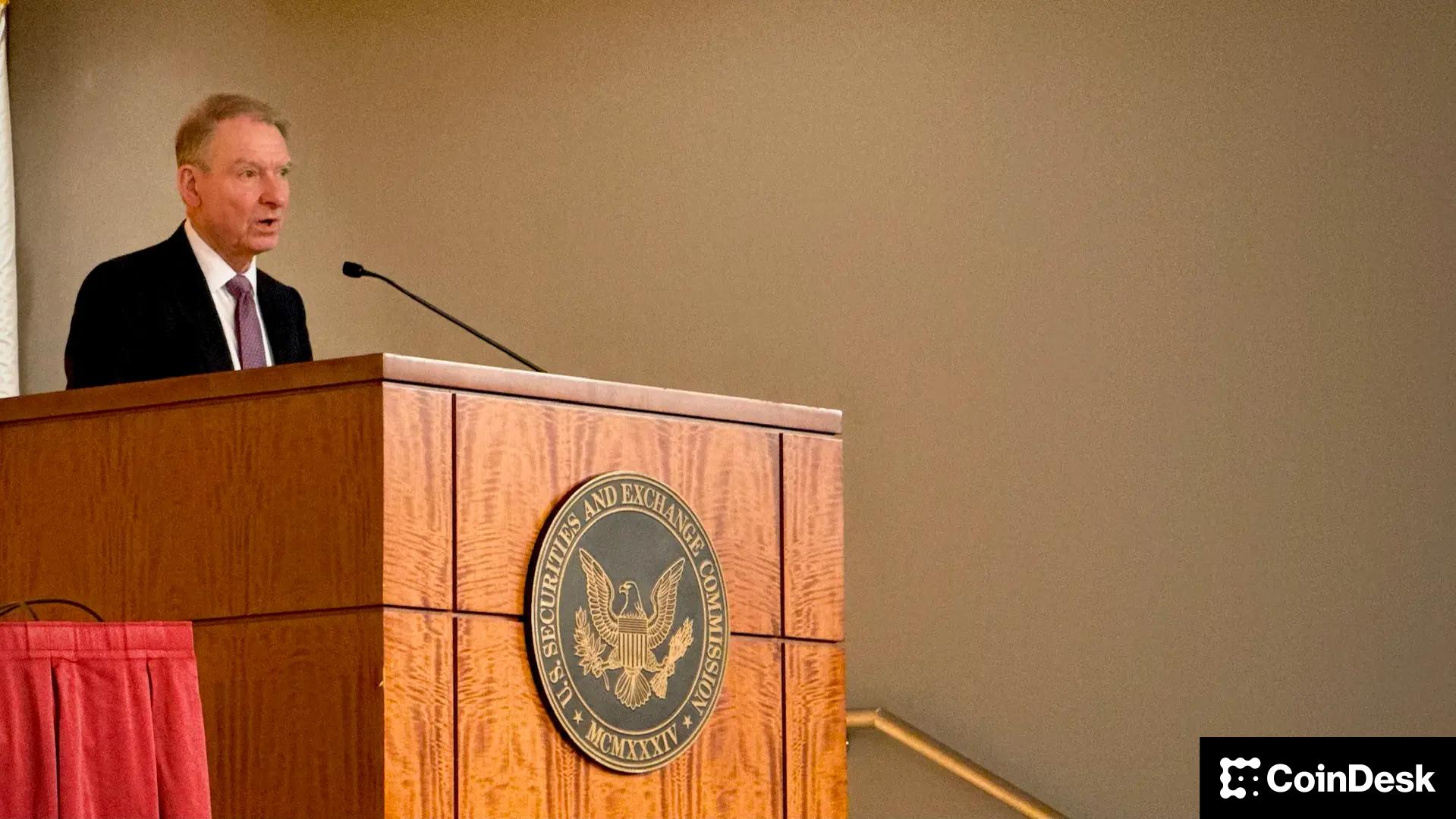 Глава SEC США предупреждает, что наблюдателям необходимо ограничить возможности использования криптовалюты для слежки