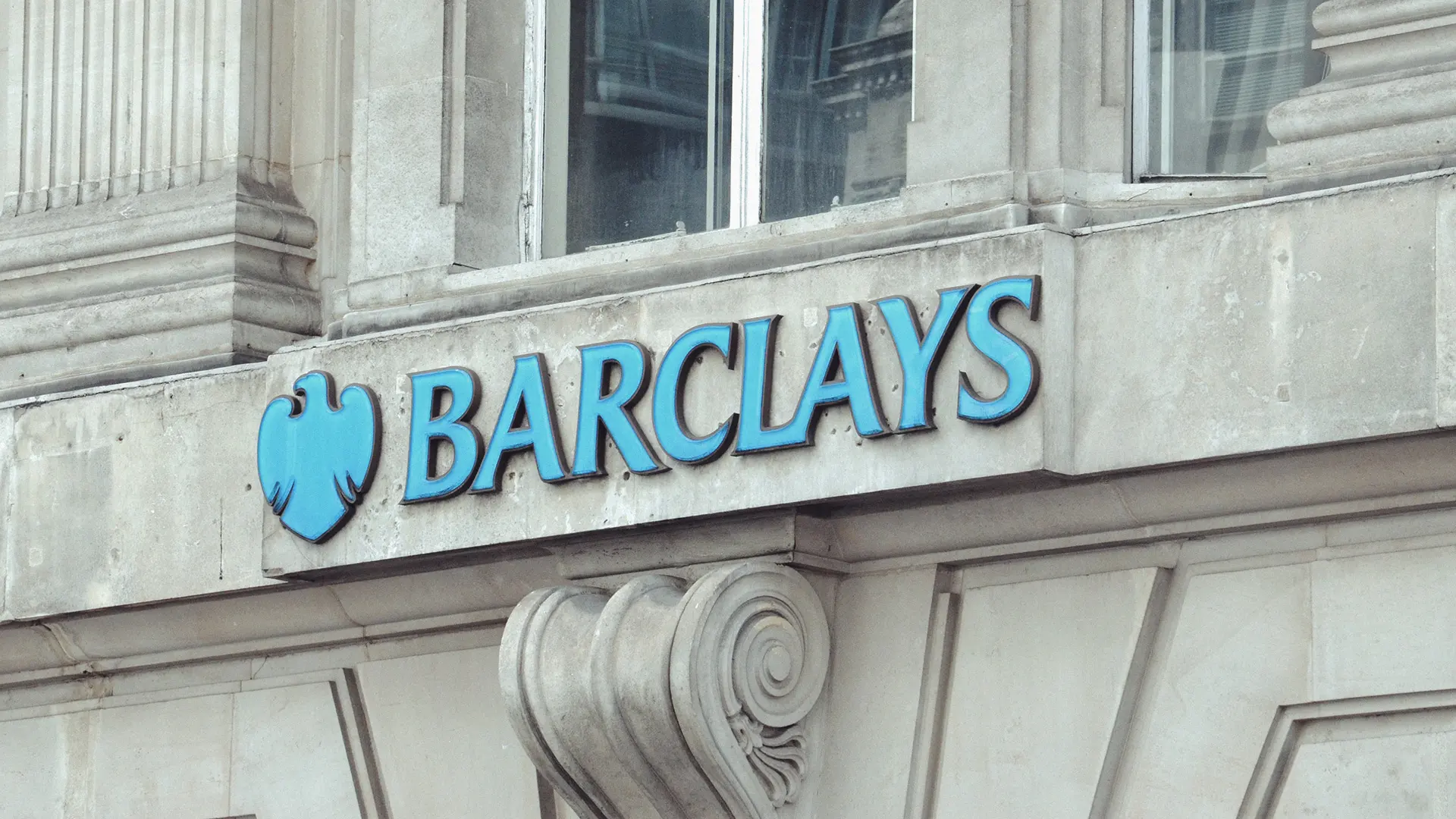Barclays Tightens Crypto Payment Rules Amid Scam and Consumer Risk Concerns