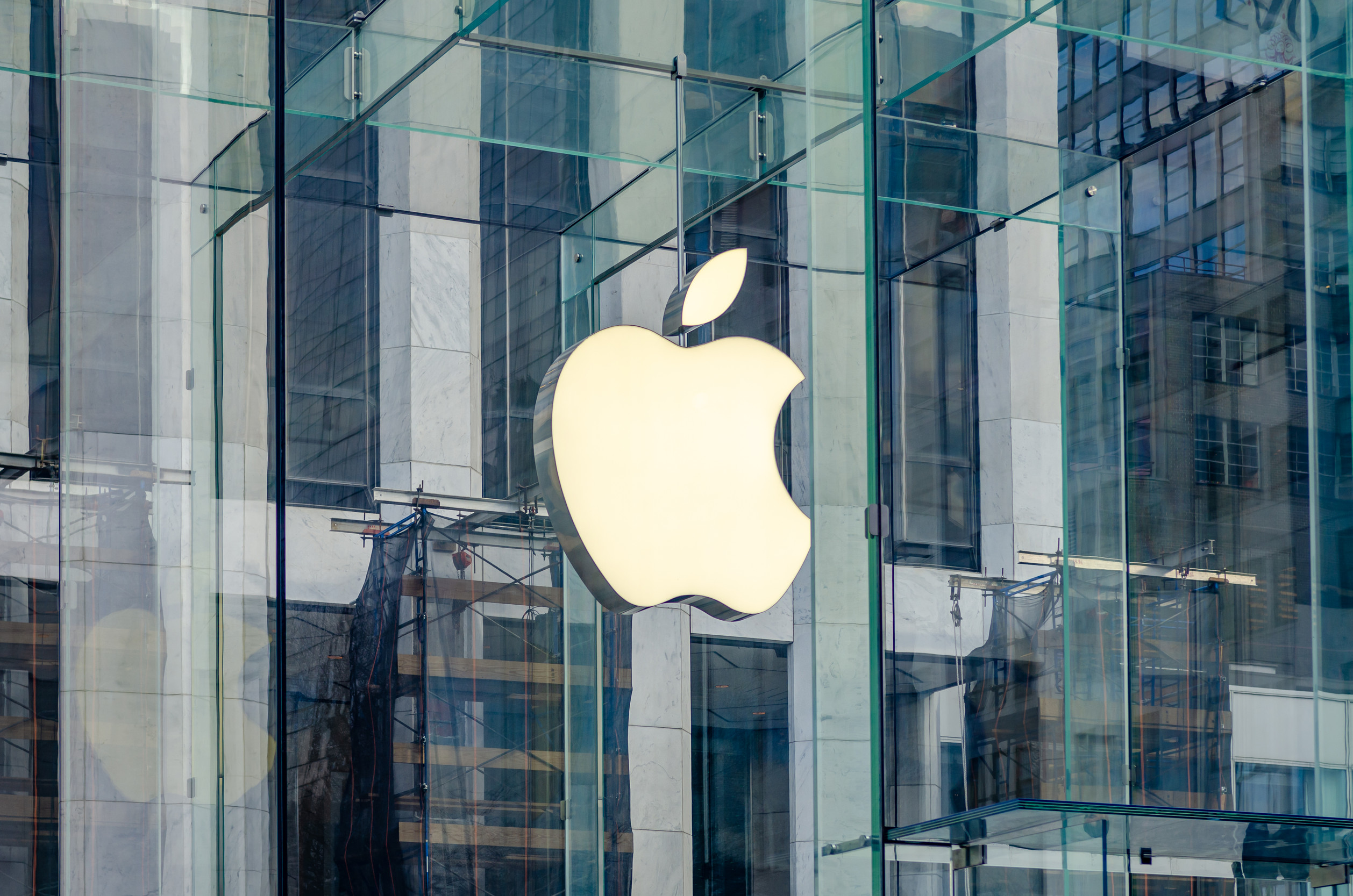 AI Delays, China, and a $600B Bet: Apple’s High-Stakes Balancing Act